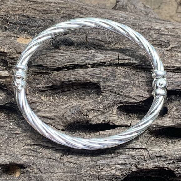 Sterling Silver 8 Inch Twisted Bracelet with Ball Hinge Security Clasp - Picture 1 of 9